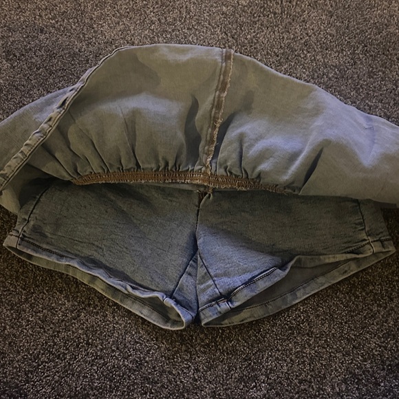 Chic Denim Ruffle Mini Skirt - Picture 7 of 7